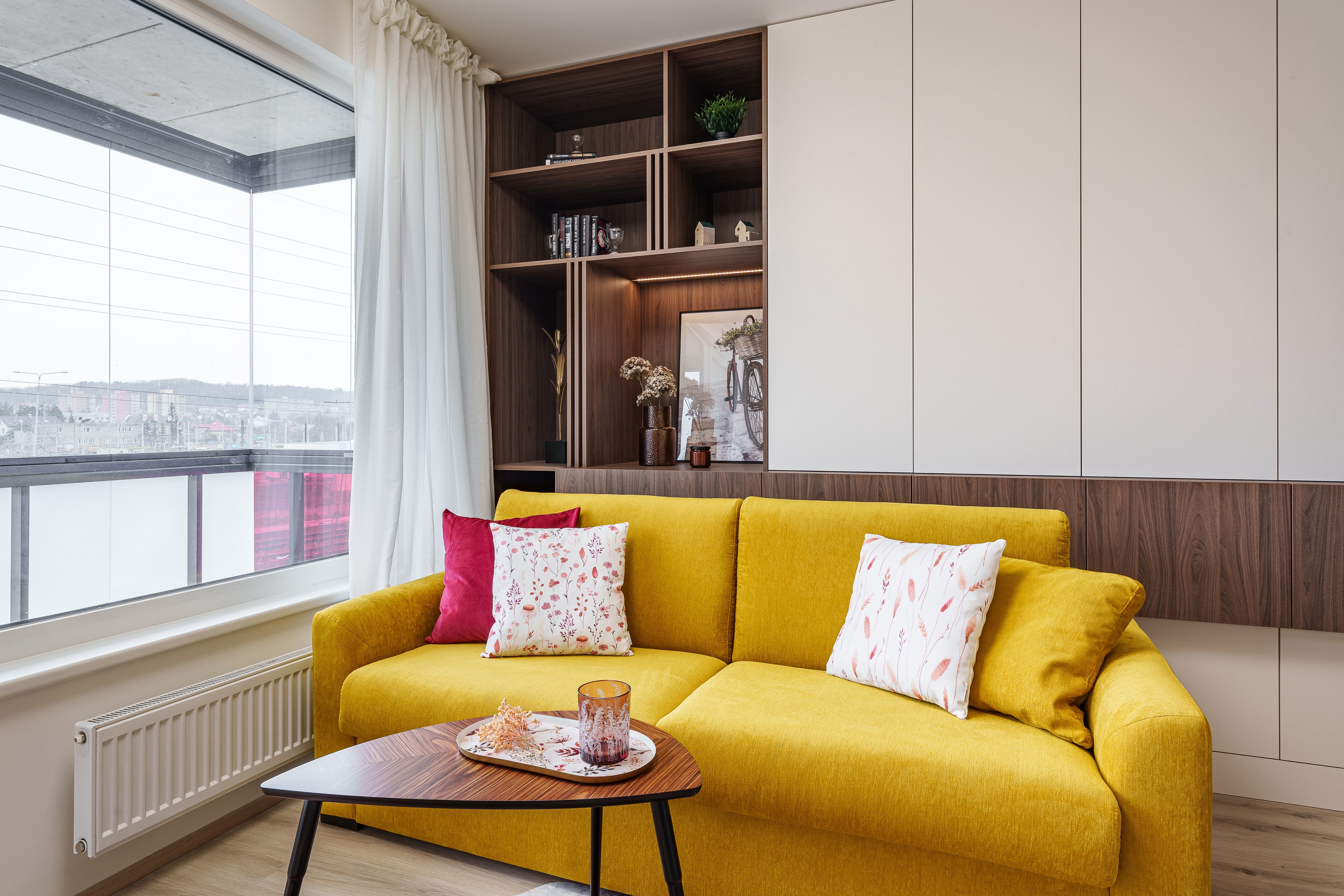 Stěna s úložnými prostory